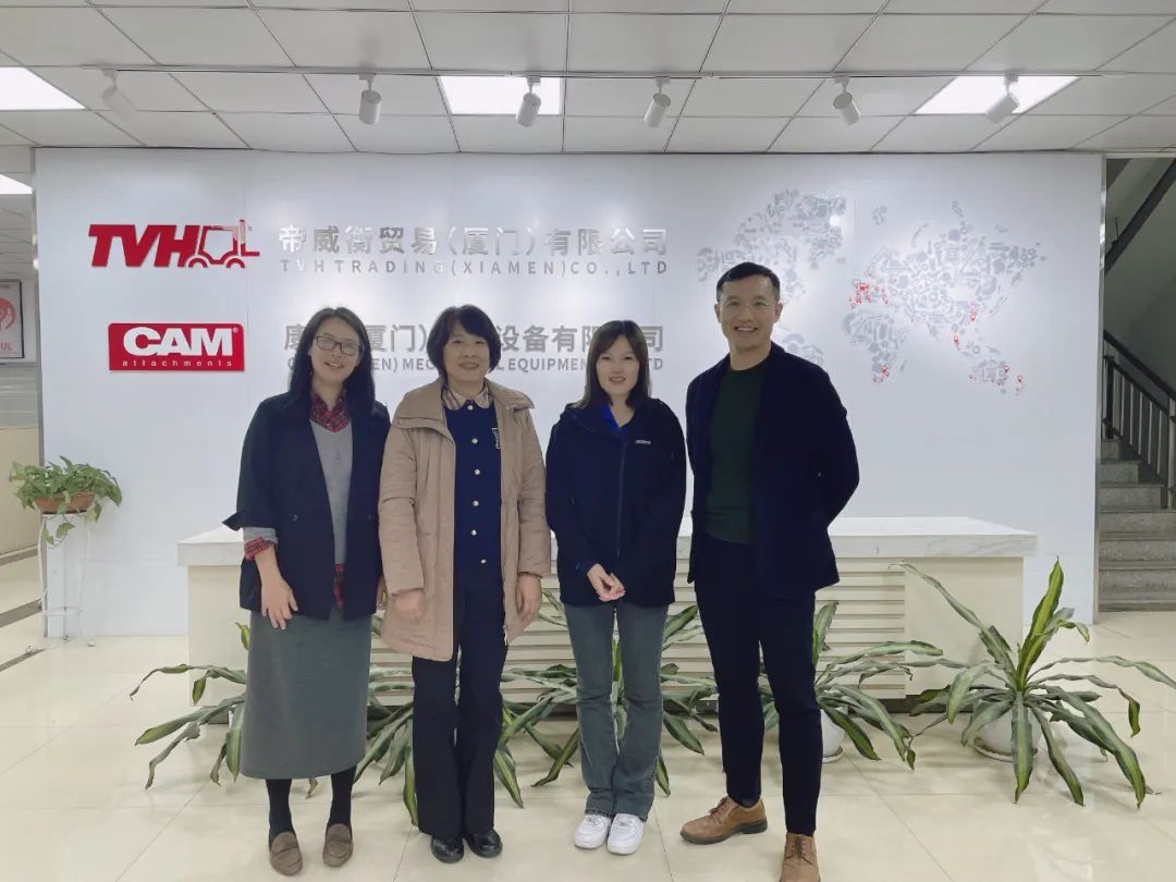 工程机械工业协会工业车辆分会秘书长一行到访 尊龙人生就是博首页 帝威衡