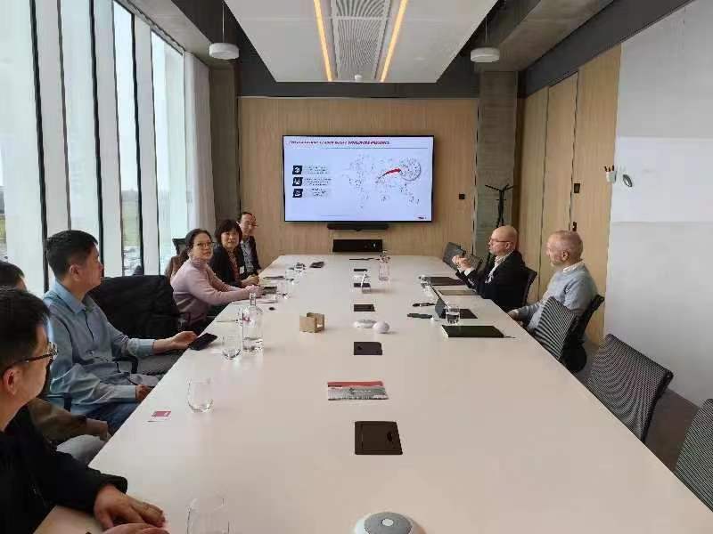 中国工程机械工业协会工业车辆分会张洁秘书长一行赴德观展 LogiMAT 2024，，并到访 尊龙人生就是博首页 集团旅行交流